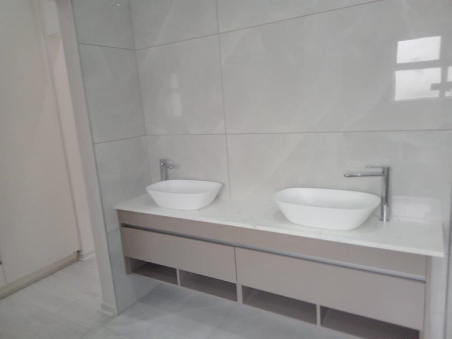 4 Bedroom Property for Sale in Wavecrest Eastern Cape